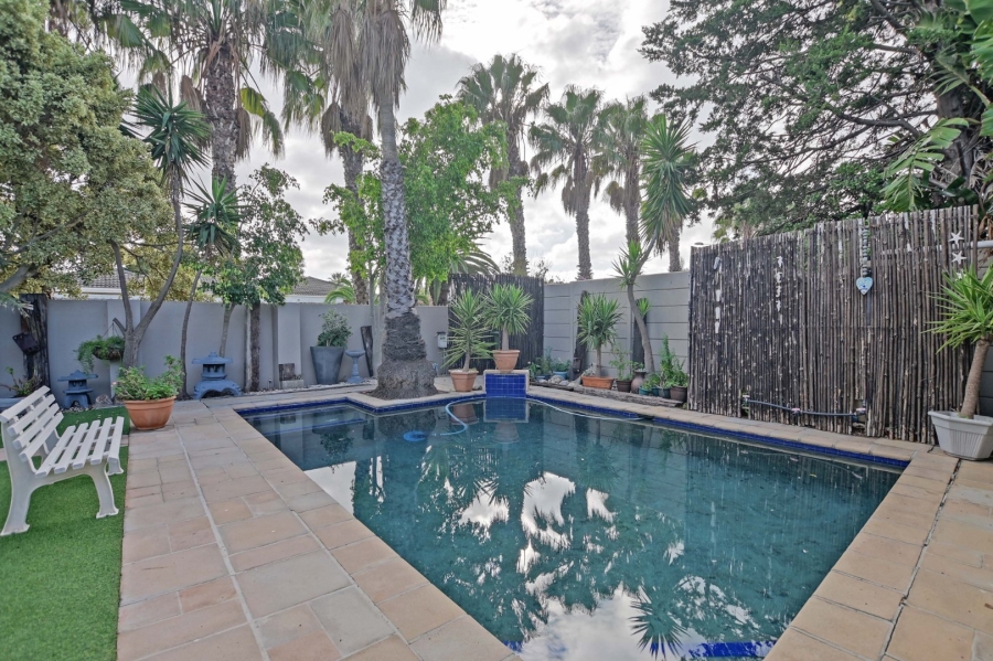  Bedroom Property for Sale in West Beach Western Cape